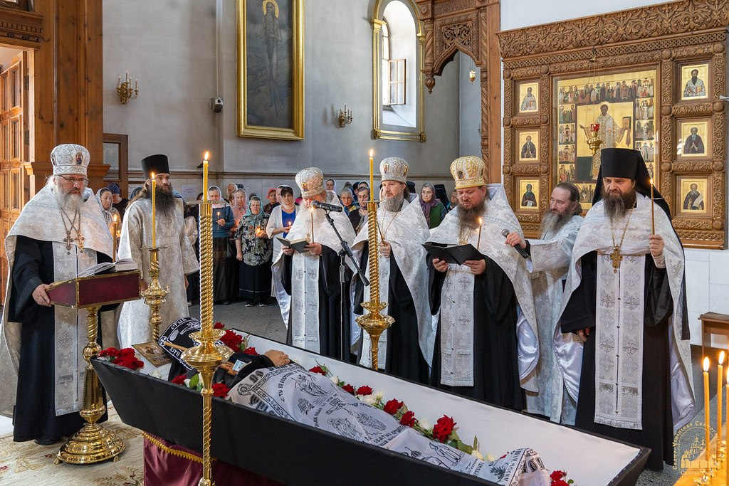 Братія Святогірської Лаври поховала вбитого монаха Варсонофія за вівтарем Успенського собору