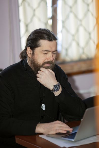 Живемо, щоб Богу догоджати (життєпис архім. Лонгина (Чернухи) 1972-2013)